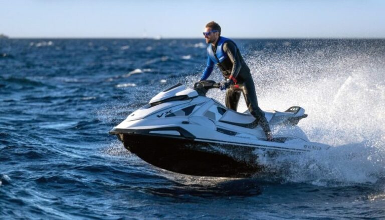 Yamaha WaveRunners με δώρο ολόσωμη στολή