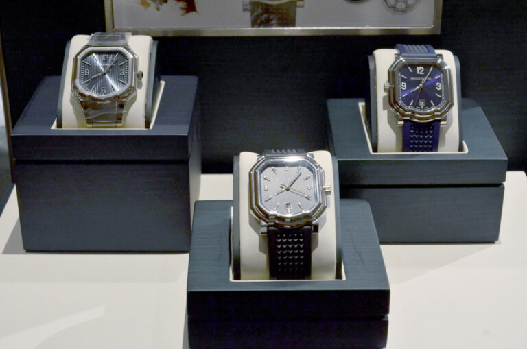 Η πολυτέλεια συνδέεται αισθητικά, με την κομψότητα και την απλότητα, που όμως αποπνέουν πλούτο και αφθονία.