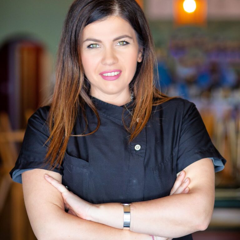 Η chef Μάγκυ Ταμπακάκη ηγείται στην ομάδα του Mercato στο Four Seasons Astir Palace Hotel Athens