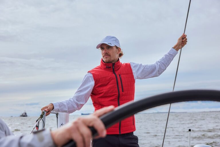 Πώς να ντυθείτε έξυπνα και με ασφάλεια στο σκάφος – 9 τρόποι