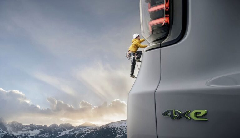 Jeep και The North Face συνεργάζονται για το νέο Jeep Avenger 4xe Edition