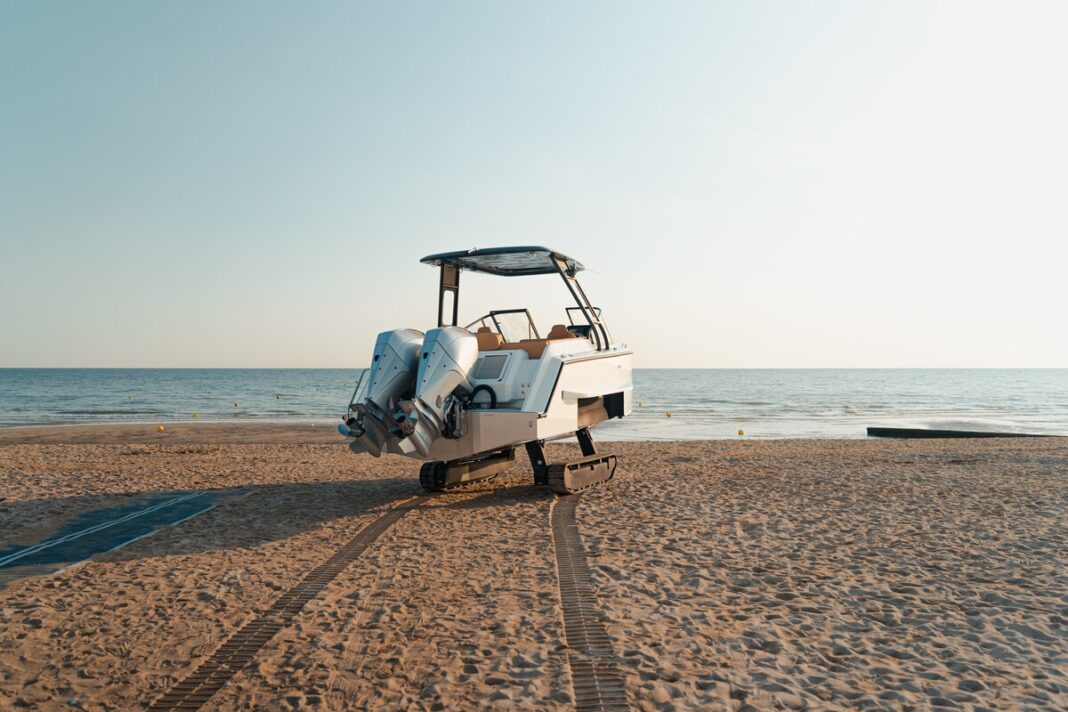 Iguana Yachts launches the World’s Premier Amphibious Bow Rider