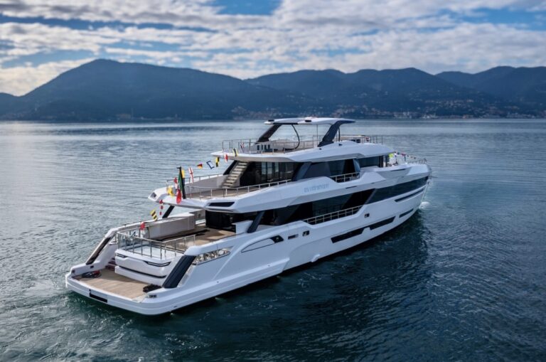 Baglietto Launches L’INSTANT first DOM133 with hybrid propulsion