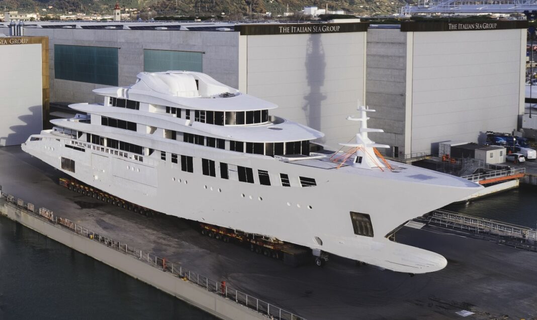 The Italian Sea Group: Outfitting activities are progressing for the Admiral Galileo 82m