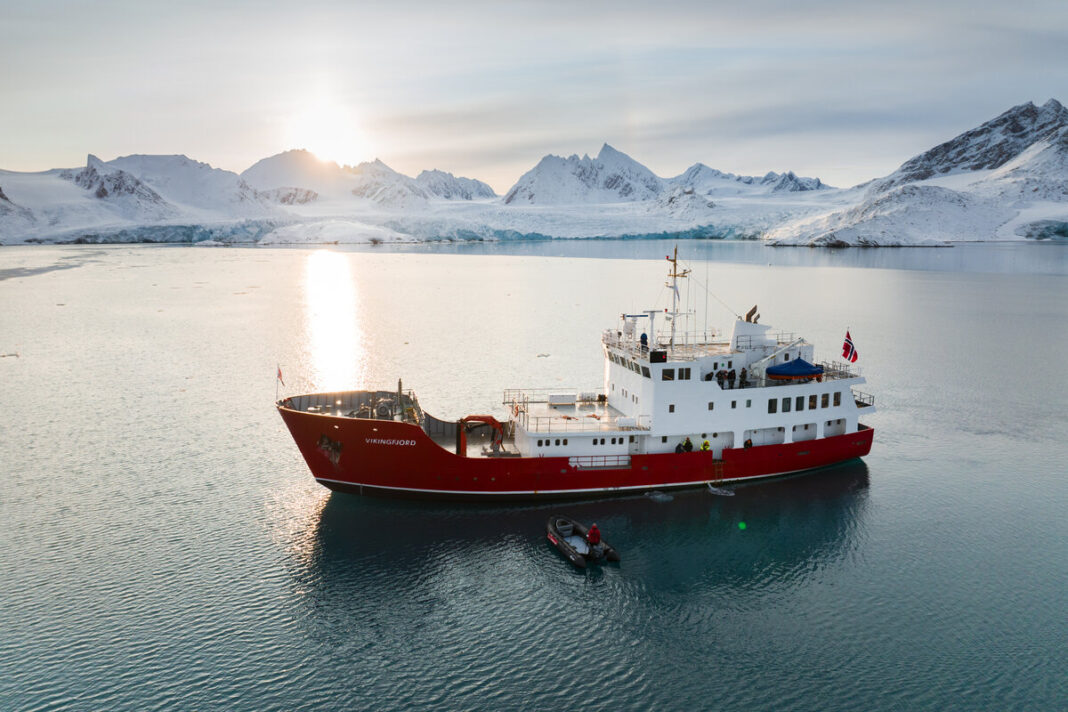 Discover the Arctic sustainably