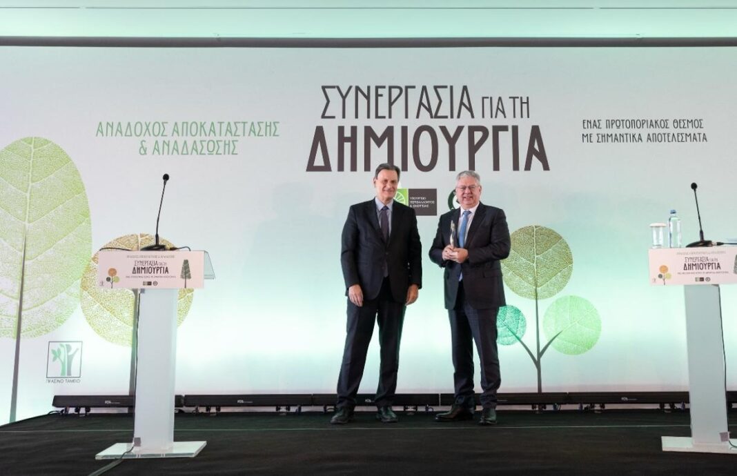 helleniq_energy_award_from_ypen Βράβευση της HELLENiQ ENERGY για τη συνεισφορά της στο Περιβάλλον