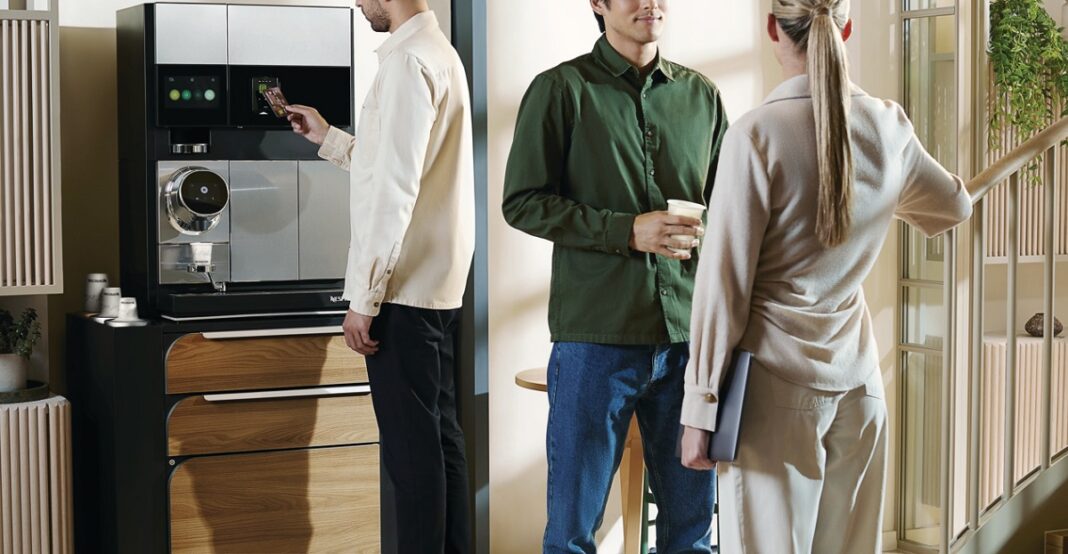 P_4152_Nespresso_Still_Asset_72_Semi_Public_Cafeteria_Momento_Milk_Paid_2_Lifestyle_CMYK