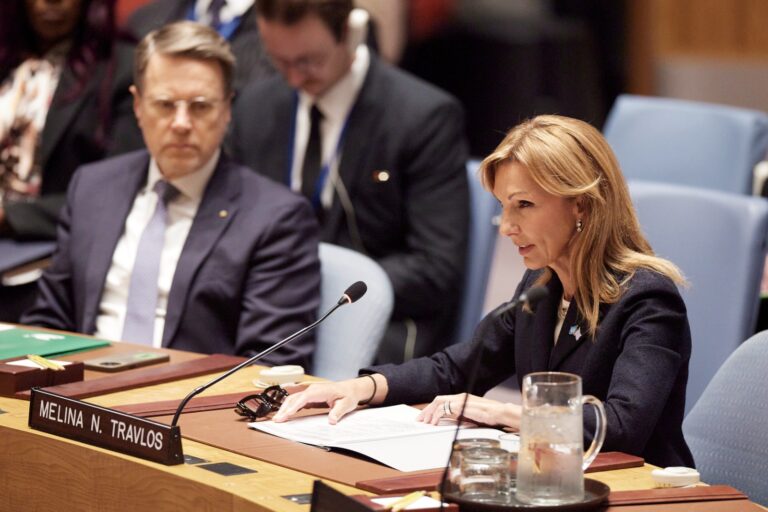 Η Πρόεδρος της Ένωσης Ελλήνων Εφοπλιστών, Μελίνα Τραυλού κατά τη διάρκεια της ιστορικής ομιλίας της στα Ηνωμένα Έθνη, στην εκδήλωση υψηλού επιπέδου με θέμα “Strengthening Maritime Security through International Cooperation for Global Stability”, την Τρίτη 20 Μαΐου, στην έδρα του Συμβουλίου Ασφαλείας, στη Νέα Υόρκη , στο πλαίσιο της Ελληνικής Προεδρίας του Συμβουλίου Ασφαλείας των Ηνωμένων Εθνών .