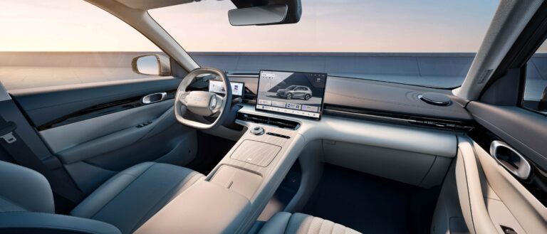 Η Geely Παρουσιάζει το Πρώτο στον Κόσμο Ολοκληρωμένο Σύστημα Τεχνητής Νοημοσύνης για Έξυπνα Οχήματα