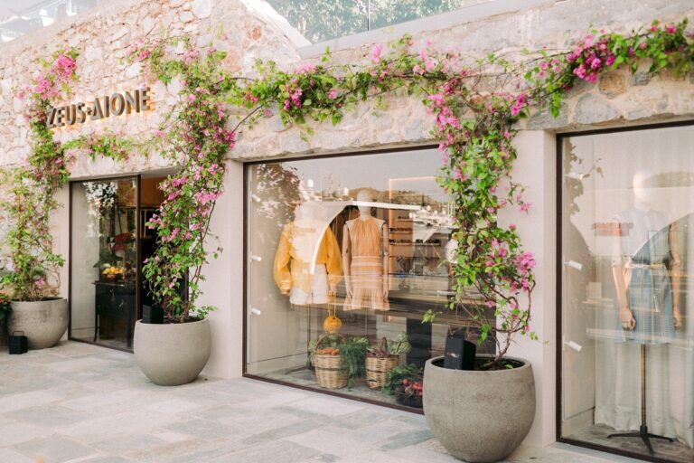 Καλοκαιρινή βόλτα στη νέα boutique της Zeus+Δione στην Astir Marina