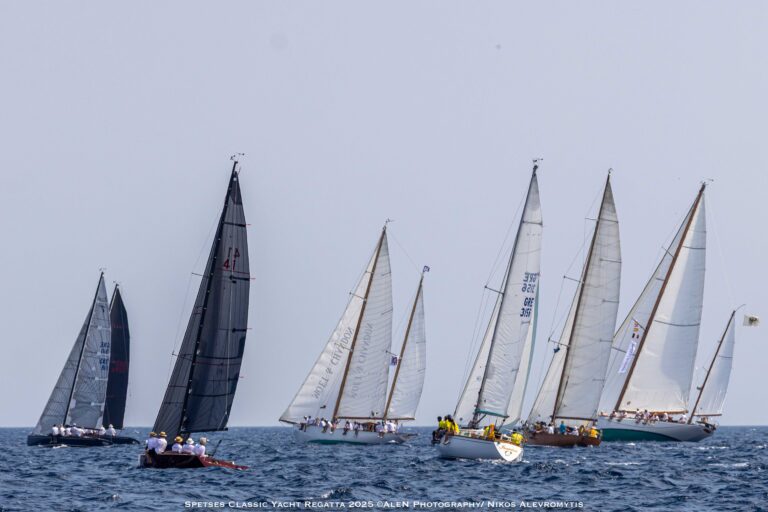 Spetses Classic Yacht Regatta 2025: Ο κορυφαίος Διεθνής Αγώνας Κλασσικών και Παραδοσιακών Σκαφών έλαμψε για 14η χρονιά