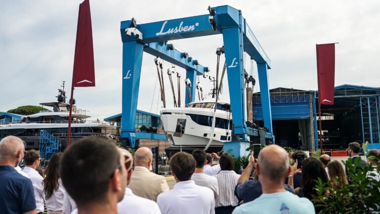 Azimut Reveals Grande 30M: Premiering at the 2025 Cannes Yachting Festival