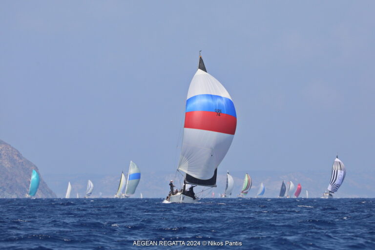 Η Aegean Regatta 2025 με 64 σκάφη ξεκινά το υπέροχο ταξίδι της στο Αιγαίο Πέλαγος