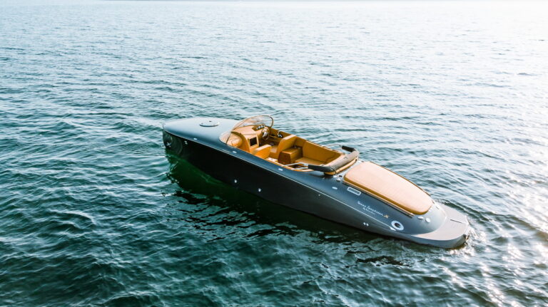 Το VENUS SPEEDSTER X εμφανίζεται στο 5o Olympic Yacht Show