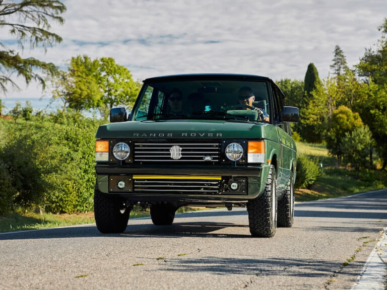 Vinile - The first “remastered” range rover classic hits the road in maranello
