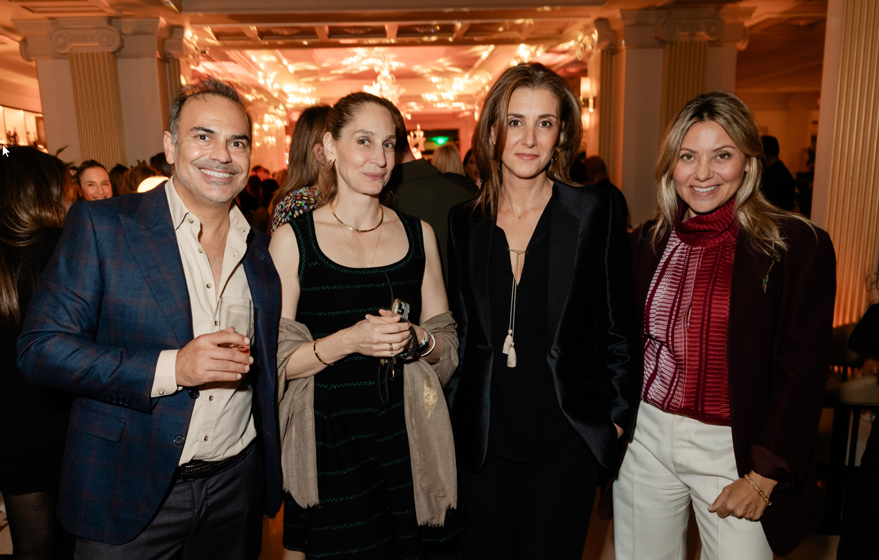 Γρηγόρης Λιασίδης, Χλόη Λασκαρίδη, Εύη Λαζού Λασκαρίδη, Δήμητρα Κολοτούρα
Γρηγόρης Λιασίδης, Χλόη Λασκαρίδη, Εύη Λαζού Λασκαρίδη, Δήμητρα Κολοτούρα