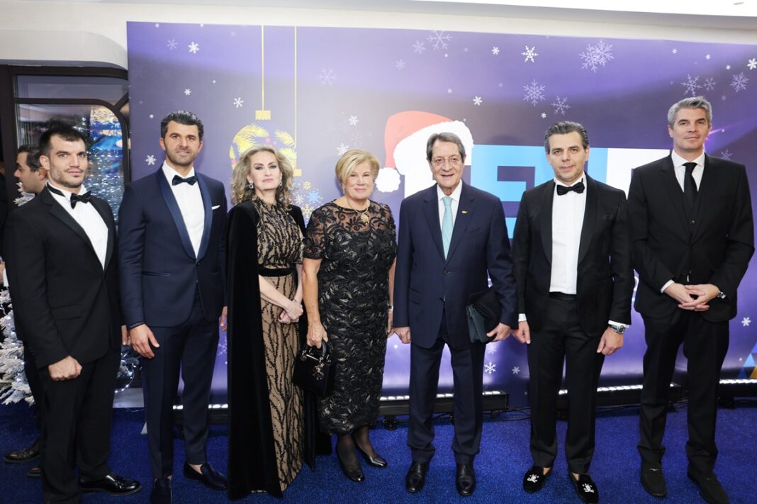 Παύλος Ευθυμίου, Γεν. Διευθυντής & Ταμίας Ε.ΕΝ.Ε., Θωμάς Αποστολίδης - Γεν. Γραμματέας Ε.ΕΝ.Ε, Σοφία Κουνενάκη - Εφραίμογλου- Αντιπρόεδρος Ε.ΕΝ.Ε., Άντρη & Νίκος Αναστασιάδης, Πρώην Πρόεδρος της Κυπριακής Δημοκρατίας με τη σύζυγό του, Βασίλης Αποστολόπουλος, Επίτιμος Πρόεδρος Ε.ΕΝ.Ε., Αλέξανδρος Αγγελόπουλος - Αντιπρόεδρος Ε.ΕΝ.Ε.