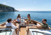 Jeanneau expands its offer with the launch of a new range of power catamarans