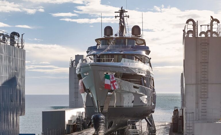 Admiral Yachts launches the first hull of the new semi-custom Panorama Line