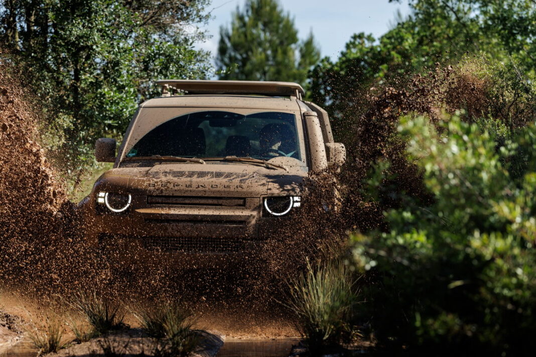 690_Defender Trophy Sels_Europe_R5_12