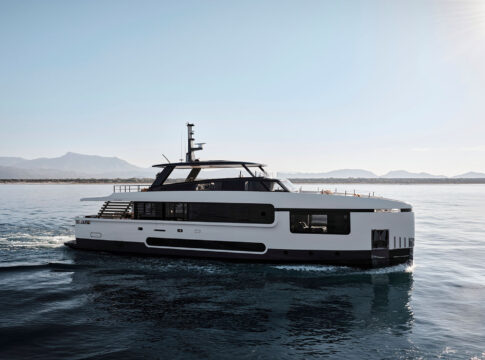 Azimut presents the Magellano 27M