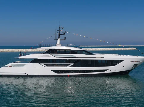 Custom Line Saetta 128′: Τhe first hull of the new model takes to the water